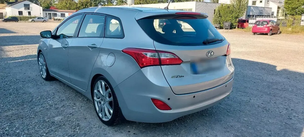 Gebraucht Hyundai i30 110 PS (80 kW) 2013 Grau Kombi