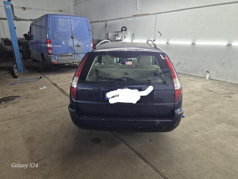 Gebraucht Ford Mondeo 145 PS (106 kW) 2002 Blau Kombi