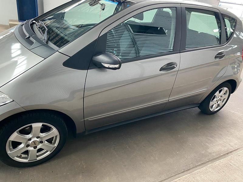 Andere farben Gebraucht 2005 Mercedes A180 Kleinwagen | 1.489 € (Fairer Preis) - Bild 1/4
