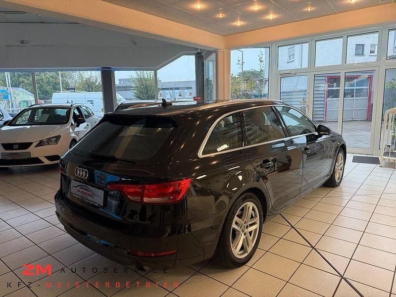 Gebraucht Audi A4 Basis 190 PS (139 kW) 2018 Schwarz Kombi