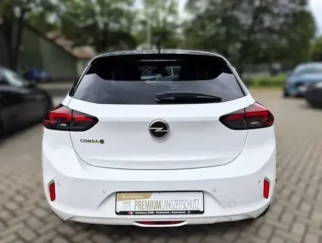 Gebraucht Opel Corsa-e Elegance 100 kW (136 PS) 2022 Jade weiss/arktis weiss Kleinwagen