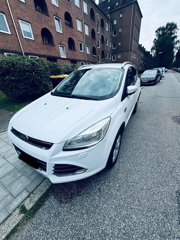 Weiß Gebraucht 2014 Ford Kuga SUV | 10.400 € (Fairer Preis) - Bild 1/4