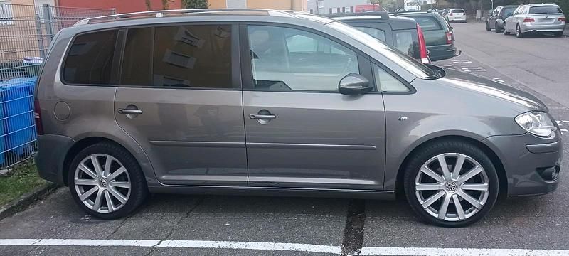 Gebraucht VW Touran 140 PS (102 kW) 2010 Grau Van / Kleinbus