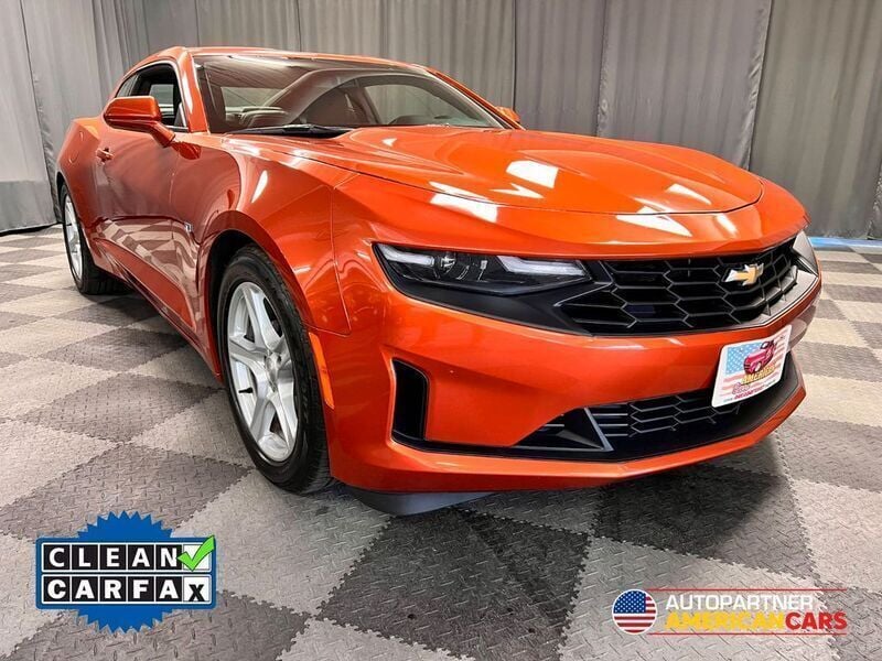 Orange Gebraucht 2022 Chevrolet Camaro LS Coupé | 33.790 € (Fairer Preis) - Bild 1/4