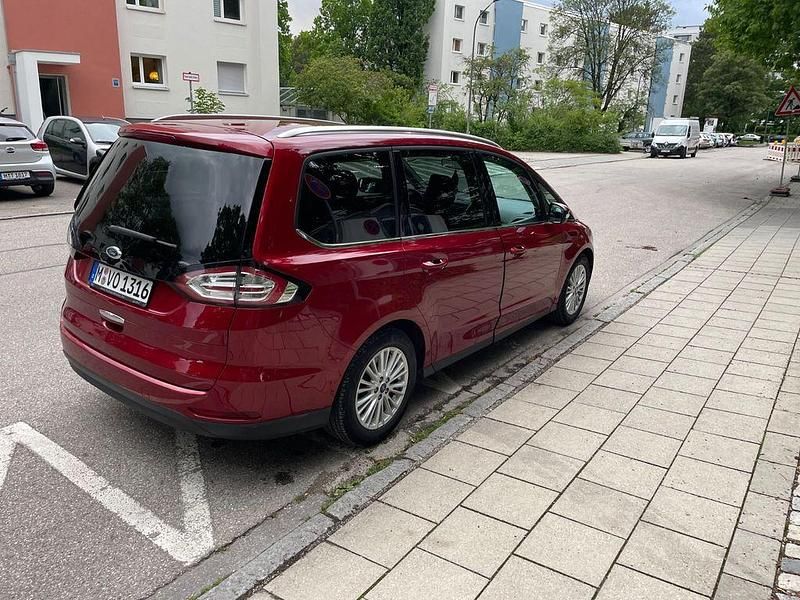 Gebraucht Ford Galaxy Trend 150 PS (110 kW) 2016 Rot Van / Kleinbus