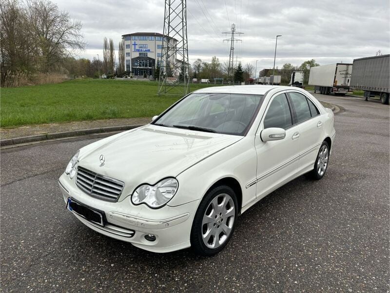 Weiß Gebraucht 2006 Mercedes C350 Avantgarde Limousine | 3.999 € (Fairer Preis) - Bild 1/4