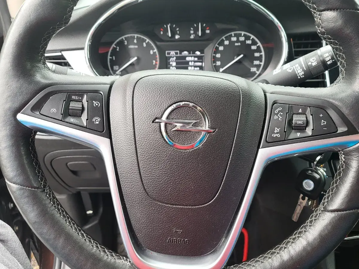 Usado Opel Mokka X 140 HP (102 kW) 2016 Castanho SUV