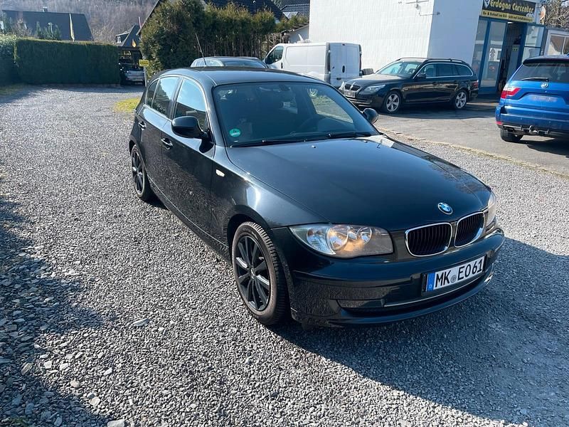 Gebraucht BMW 116 122 PS (89 kW) 2010 Schwarz Kleinwagen