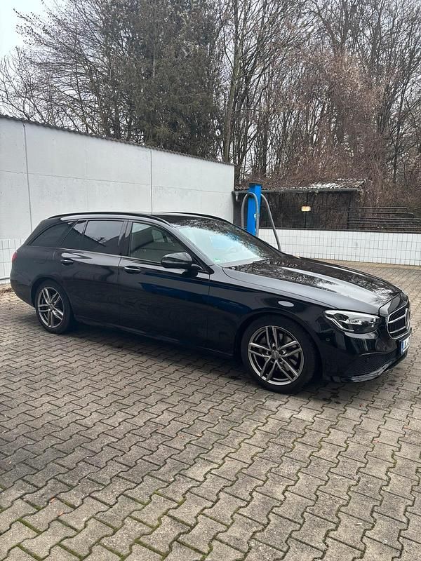 Gebraucht Mercedes E220 194 PS (142 kW) 2020 Schwarz Kombi