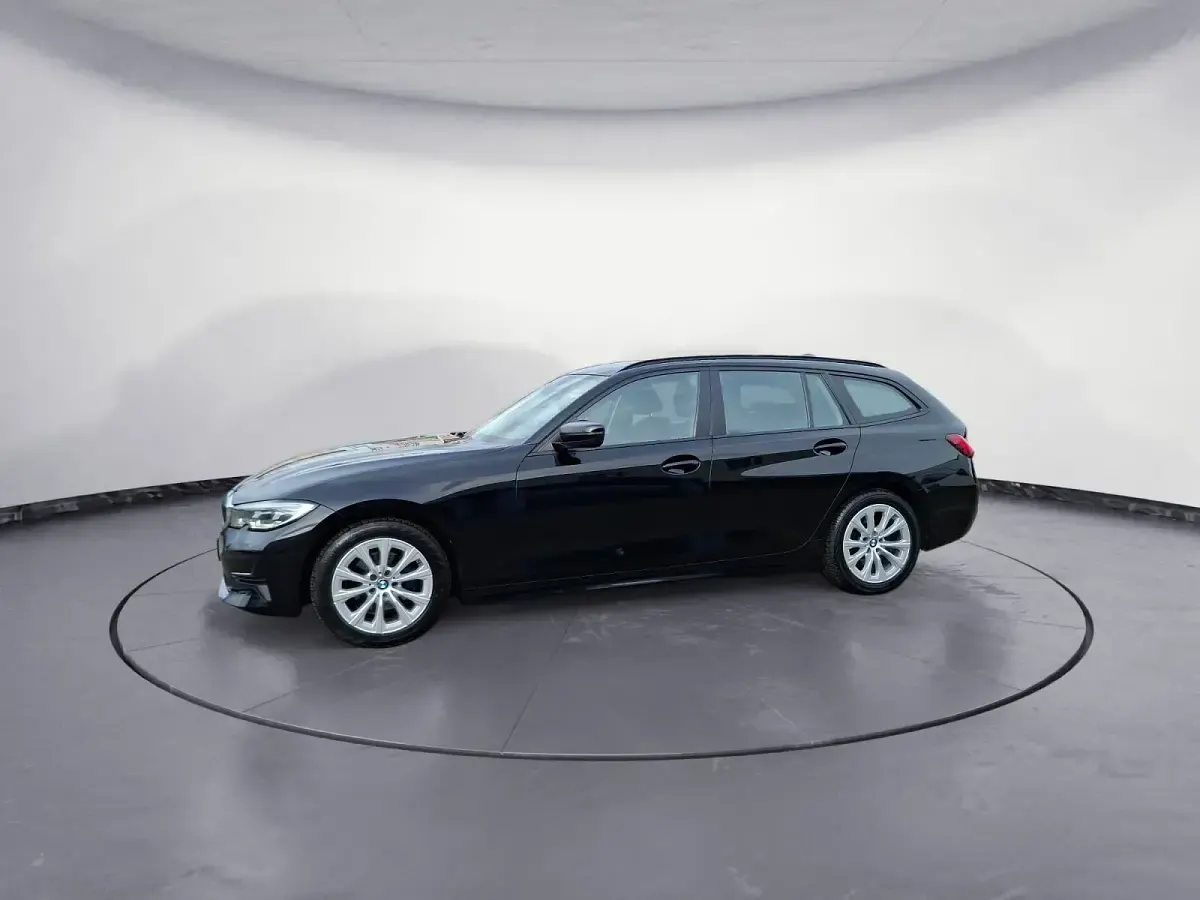 Używany BMW 320 Advantage 190 KM (139 kW) 2020 Czarny Kombi