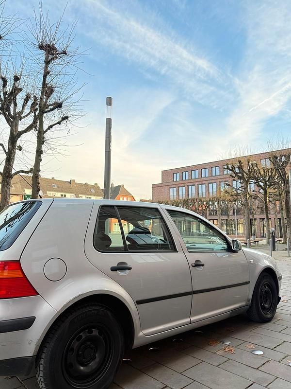 Gebraucht VW Golf 102 PS (75 kW) 1998 Silber Coupé