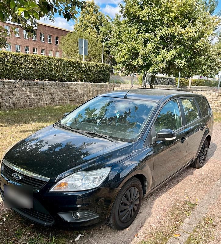 Schwarz Gebraucht 2010 Ford Focus Kombi | 2.000 € (Guter Preis) - Bild 1/4