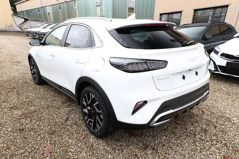 Neu Kia XCeed 150 PS (110 kW) 2025 Deluxeweiß metallic SUV