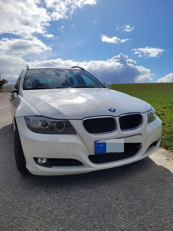 Gebraucht BMW 320 170 PS (125 kW) 2011 Weiß Kombi