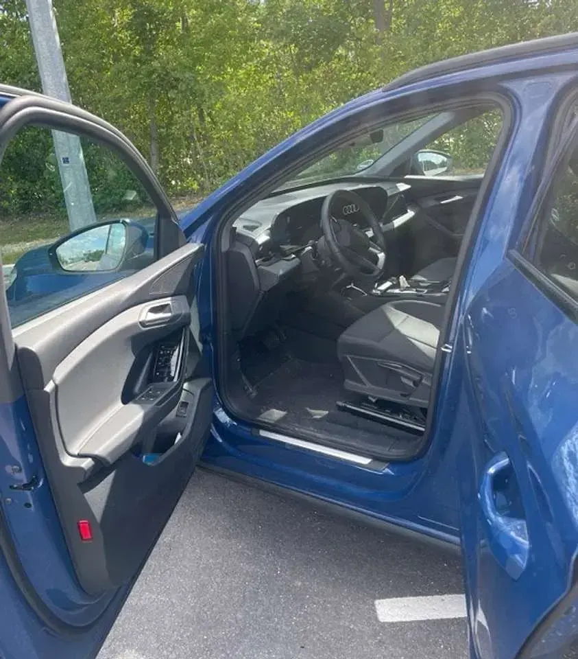 Gebraucht Audi Q6 e-tron Comfort 185 kW (252 PS) 2025 Blau SUV
