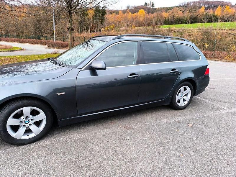 Gebraucht BMW 525 197 PS (144 kW) 2008 Grau Kombi