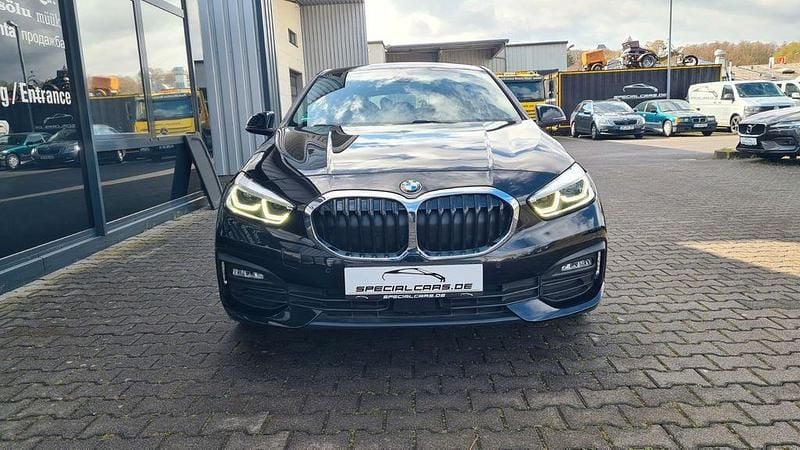 Gebraucht BMW 120 Advantage 190 PS (139 kW) 2023 Black sapphire metallic Kleinwagen