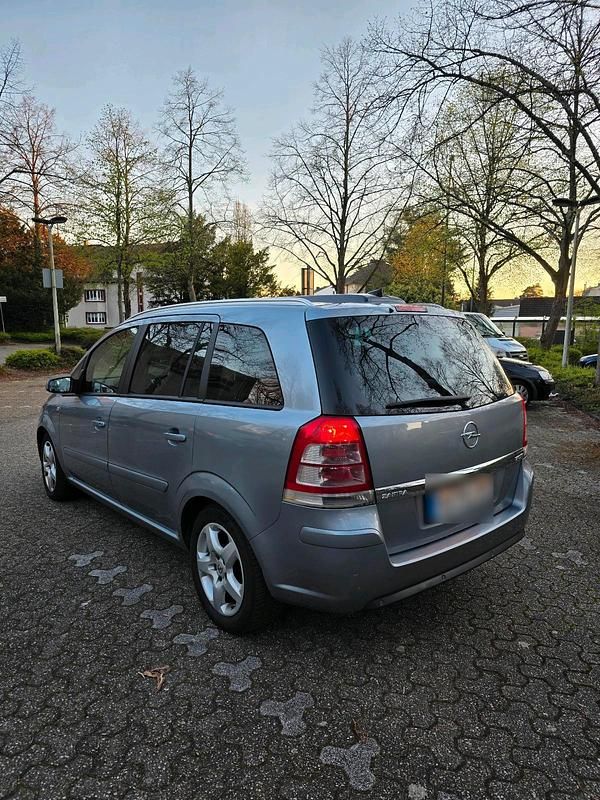 Gebraucht Opel Zafira 116 PS (85 kW) 2008 Silber Van / Kleinbus