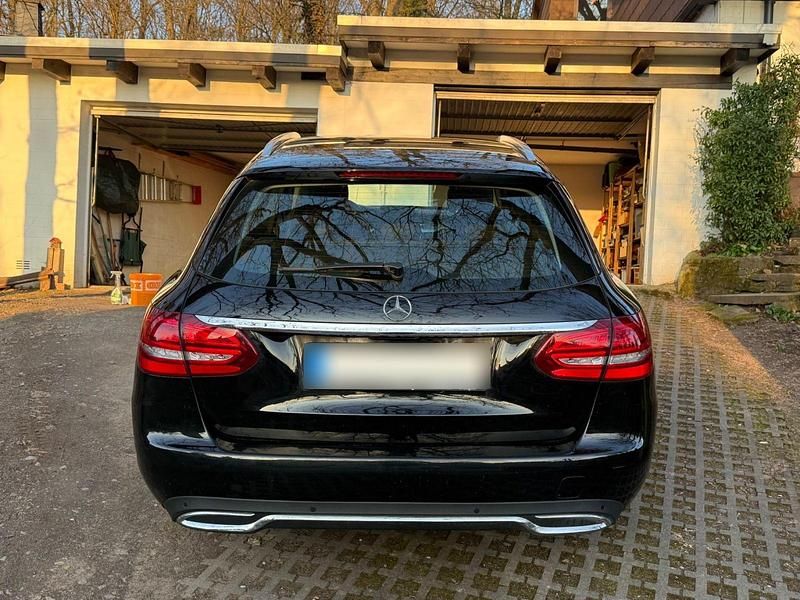 Gebraucht Mercedes C250 Avantgarde 204 PS (150 kW) 2017 Schwarz Kombi