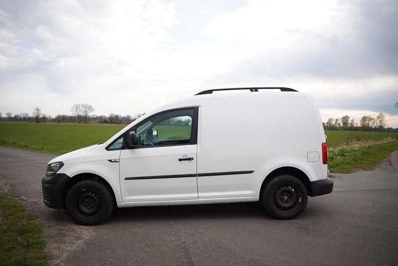 Second-hand VW Caddy 75 CP (55 kW) 2016 Alb Monovolum