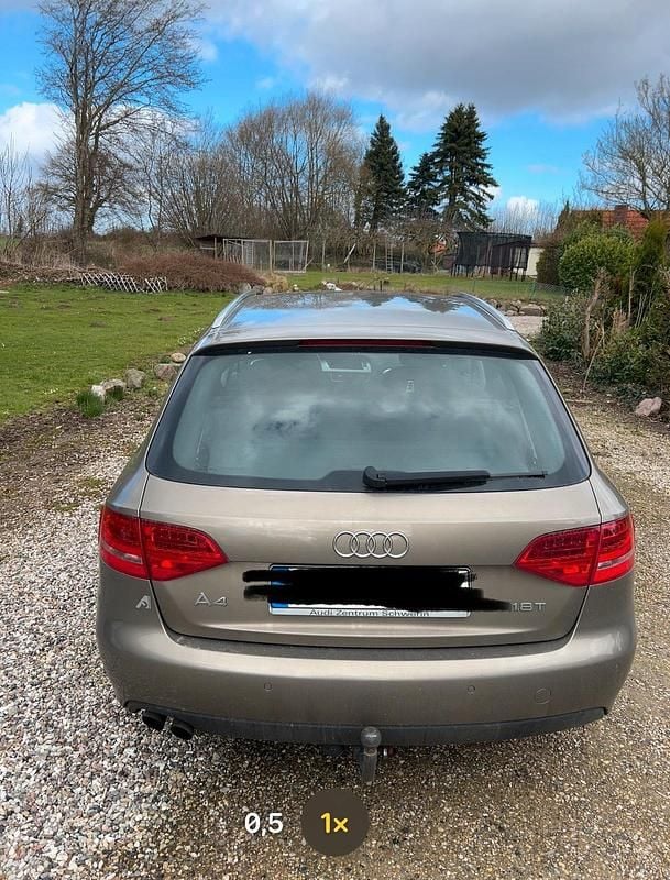 Gebraucht Audi A4 130 PS (95 kW) 2009 Gelb Limousine