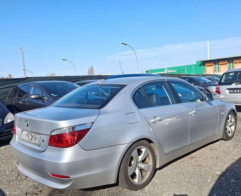 Gebraucht BMW 525 192 PS (141 kW) 2005 Silber Limousine