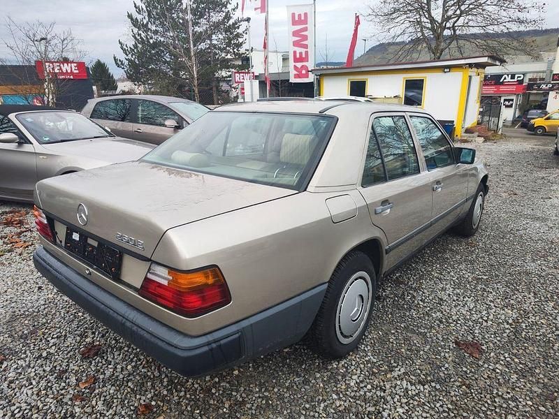 Gebraucht Mercedes E260 160 PS (117 kW) 1987 Limousine