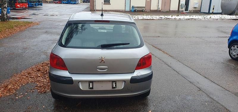 Gebraucht Peugeot 307 Premium 109 PS (80 kW) 2002 Silber Limousine