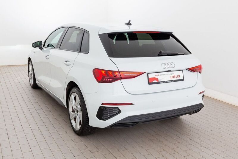Gebraucht Audi A3 Sportback e-tron Ambiente 245 PS (180 kW) 2022 Gletscherweiß metallic Kleinwagen