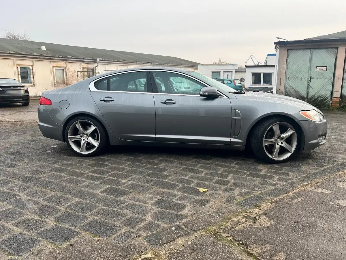 Usata Jaguar XF 298 CV (219 kW) 2009 Grigio Berlina