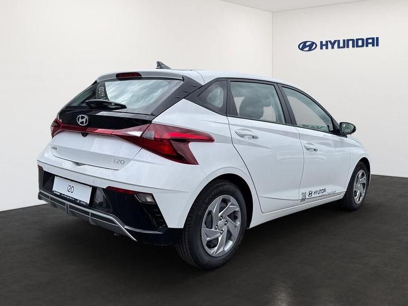 Gebraucht Hyundai i20 Select 101 PS (74 kW) 2025 Weiß Limousine