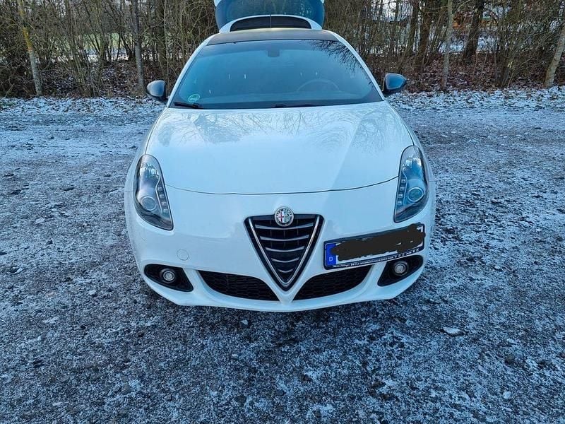 Gebraucht Alfa Romeo Giulietta Sprint 150 PS (110 kW) 2015 Weiß Limousine