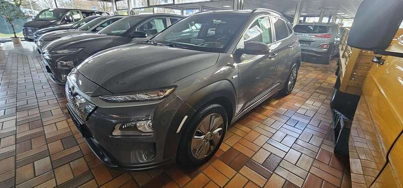 Grau Gebraucht 2021 Hyundai Kona Style SUV | 15.870 € (Guter Preis) - Bild 1/4