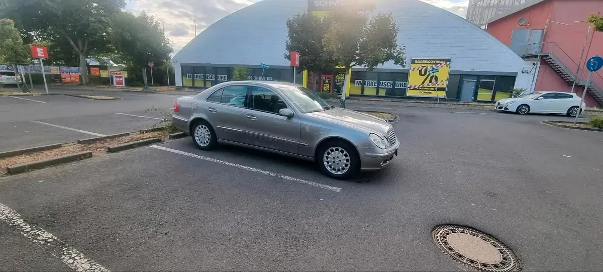 Gebraucht Mercedes E200 163 PS (119 kW) 2003 Silber Limousine