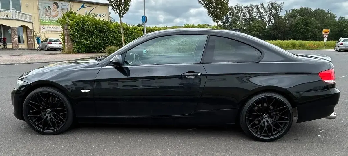 Gebraucht BMW 325 218 PS (160 kW) 2008 Schwarz Coupé