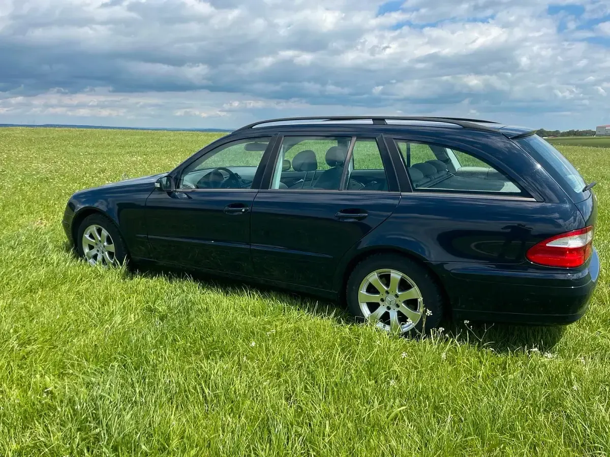 Gebraucht Mercedes E270 177 PS (130 kW) 2003 Blau Kombi