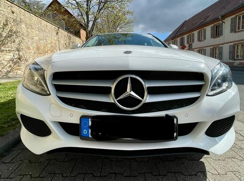 Second-hand Mercedes C180 Edition 156 CP (114 kW) 2018 Alb Break