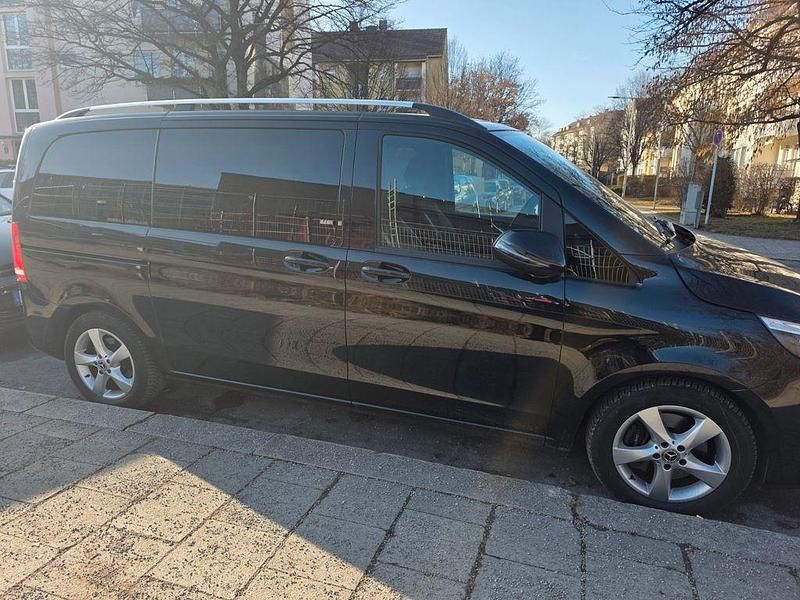 Gebraucht Mercedes V220 Avantgarde Edition 163 PS (119 kW) 2022 Schwarz Van / Kleinbus