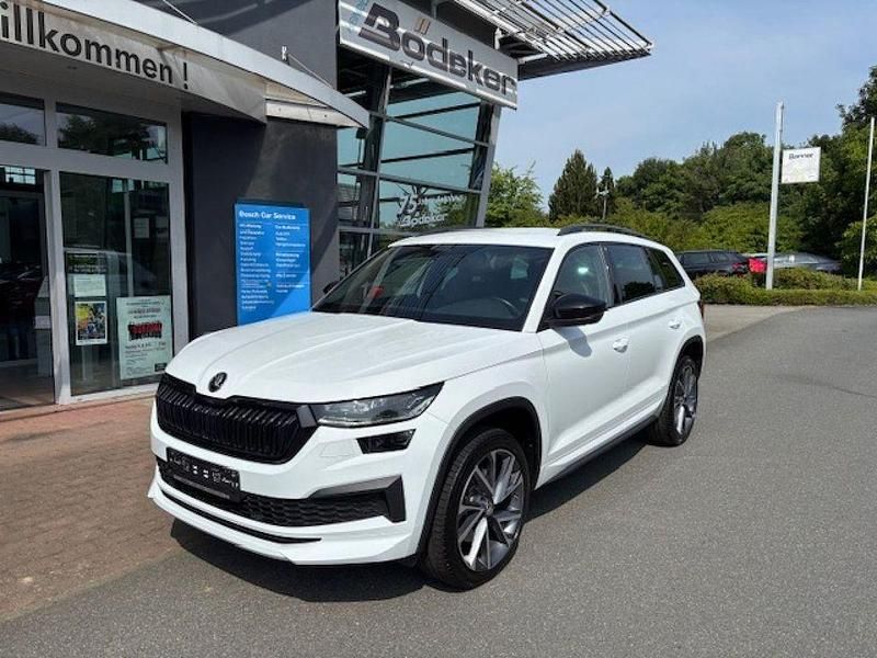 Weiß Gebraucht 2022 Skoda Kodiaq SportLine SUV | 30.990 € (Fairer Preis) - Bild 1/4