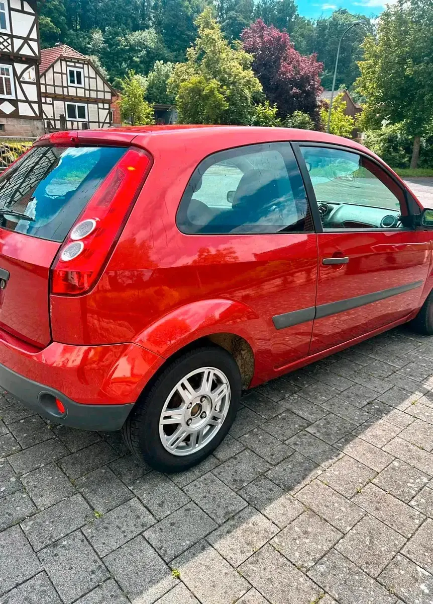 Gebraucht Ford Fiesta 60 PS (44 kW) 2006 Rot Kleinwagen
