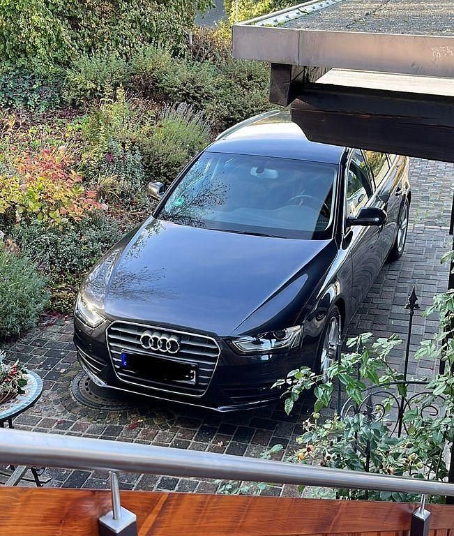 Schwarz Gebraucht 2012 Audi A4 Ambition Kombi | 10.399 € (Etwas zu teuer) - Bild 1/1