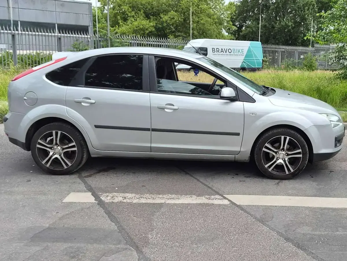 Gebraucht Ford Focus 101 PS (74 kW) 2006 Grau Limousine
