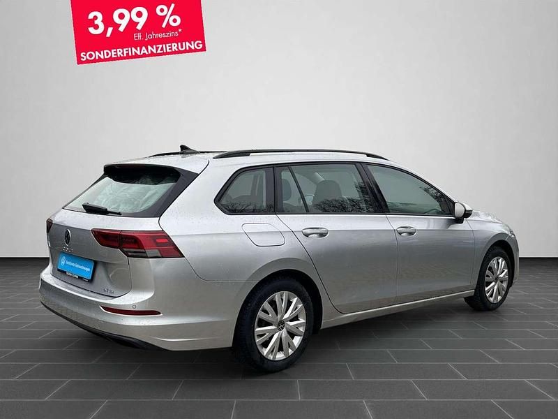 Gebraucht VW Golf VIII Life 131 PS (96 kW) 2023 Reflexsilber metallic Kombi