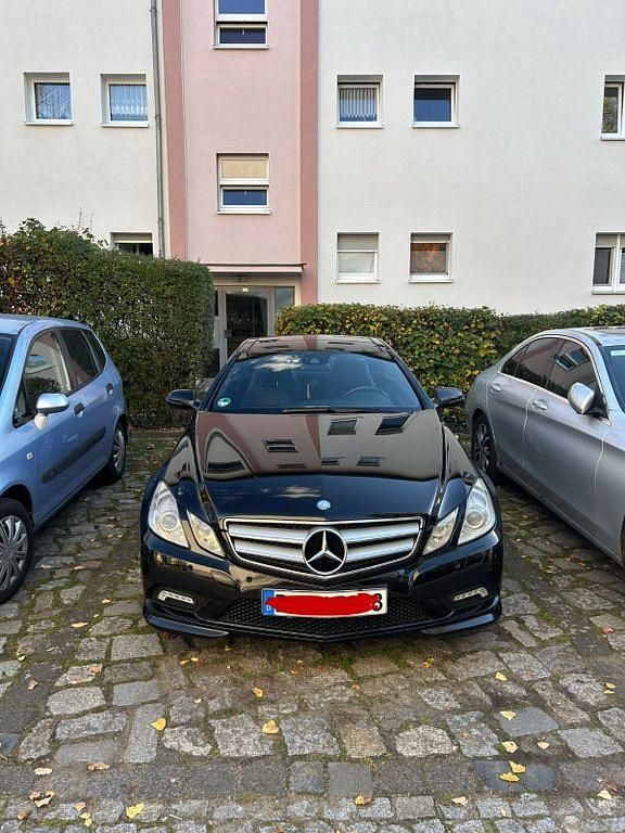 Schwarz Gebraucht 2009 Mercedes E350 Coupé | 9.000 € (Guter Preis) - Bild 1/4