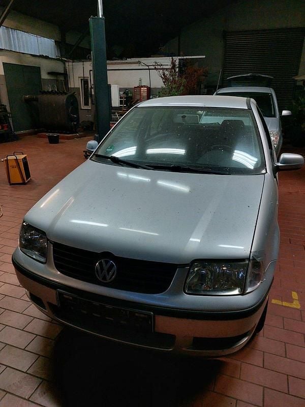 Silber Gebraucht 2001 VW Polo Kleinwagen | 650 € (Guter Preis) - Bild 1/4