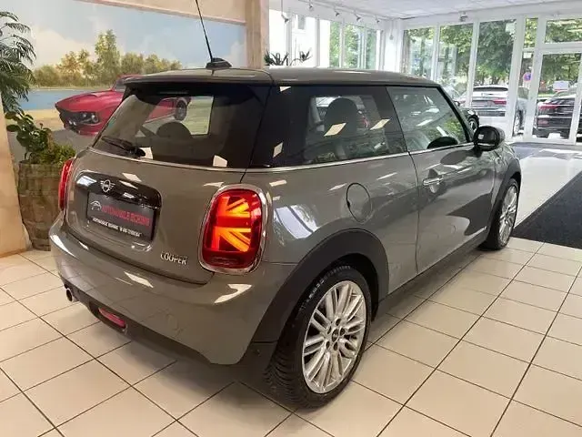 Gebraucht Mini Cooper 136 PS (100 kW) 2019 Grau Kleinwagen