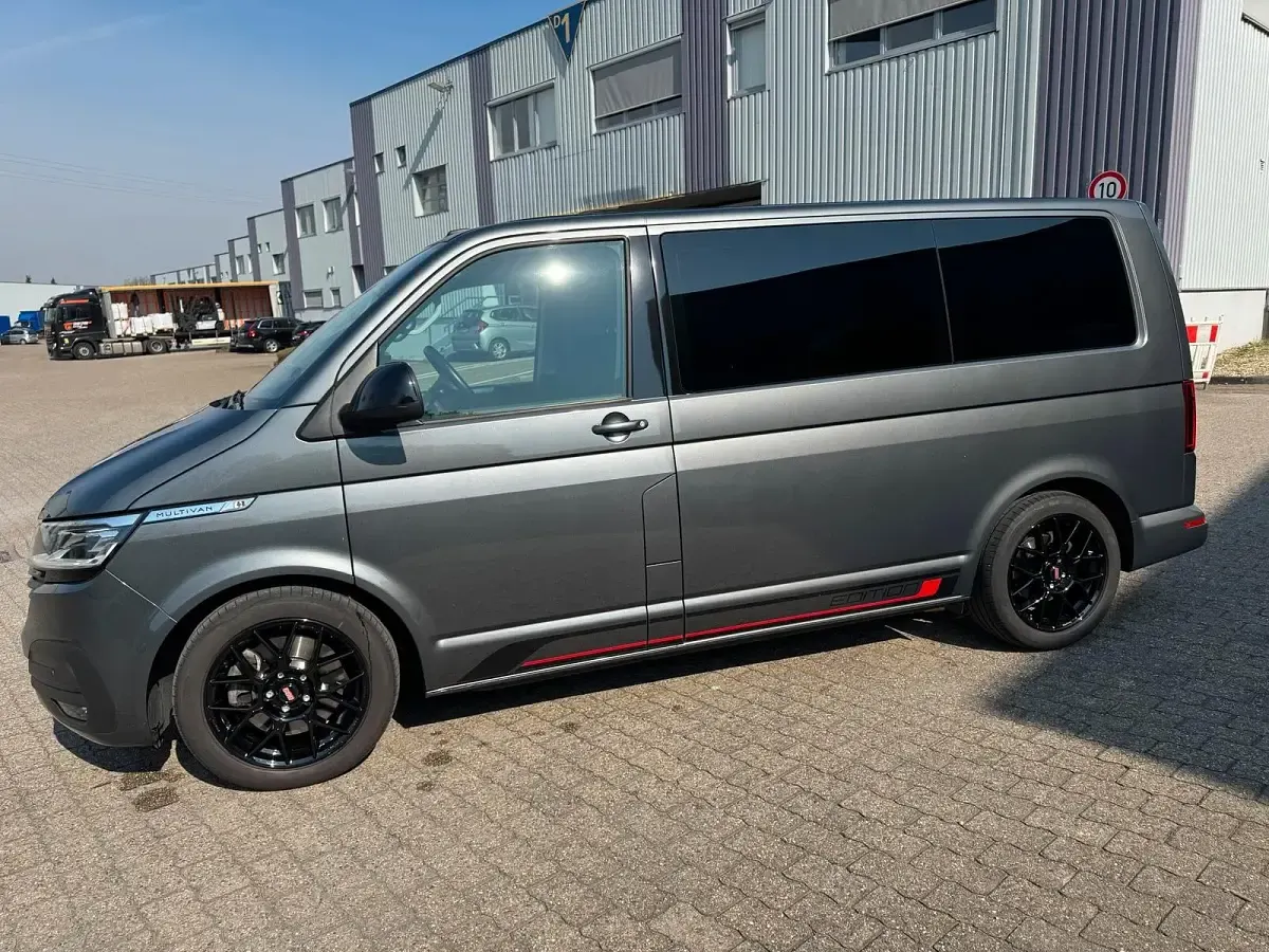 Gebraucht VW Multivan Comfortline 200 PS (147 kW) 2021 Grau Van / Kleinbus