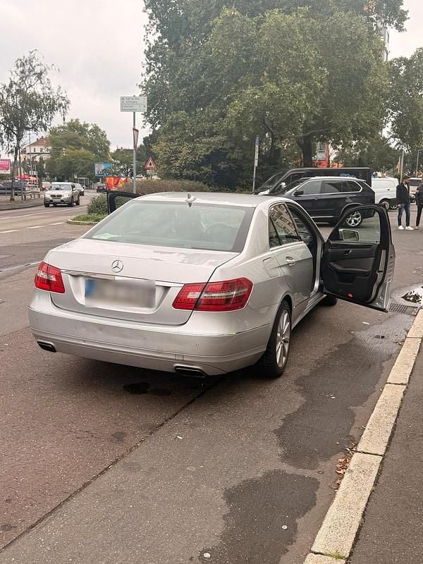 Gebraucht Mercedes E250 204 PS (150 kW) 2012 Silber Limousine