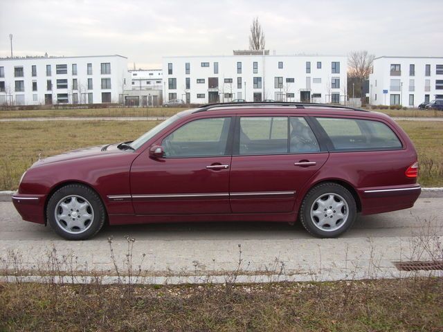 Gebraucht Mercedes E320 Elegance 268 PS (197 kW) 2001 Rot metallic Kombi