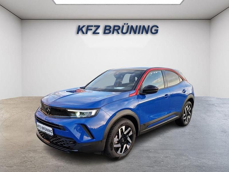 Voltaik blau metallic / da (metallic) Gebraucht 2023 Opel Mokka-e SUV | 18.880 € (Guter Preis) - Bild 1/4